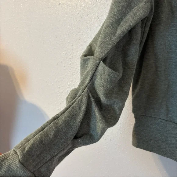 #0037 Gray Women's Sweater‎ - Picture 3 of 4